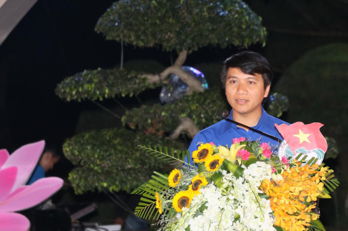 Thay mặt tuổi trẻ cả nước, Bí thư Ban Chấp hành Trung ương Đoàn Nguyễn Ngọc Lương phát biểu tri ân các Anh hùng liệt sỹ. Ảnh: N.Gia