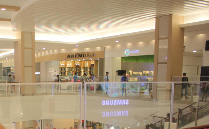 Sự xuất hiện ngày càng nhiều các khối đế bán lẻ tạo áp lực cho cả chủ đầu tư  và các đơn vị bán lẻ. Ảnh: Đăng Thy