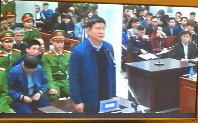 Ông Đinh La Thăng trả lời HĐXX sáng nay ngày 9/1.