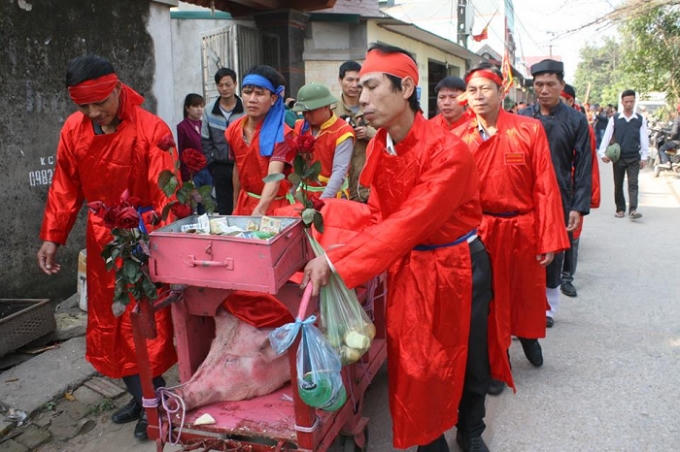 Điều đặc biệt trong nghi thức ch&eacute;m lợn trong hội xu&acirc;n 2016