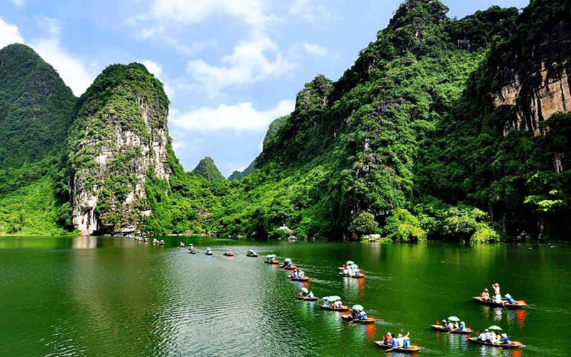 Du lịch Tràng An (Ninh Bình).  