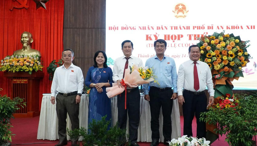 Ông Hồng trúng cử chức danh Chủ tịch UBND TP Dĩ An. (Ảnh: DA)