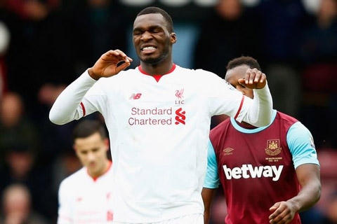 Được kỳ vọng rất nhiều nhưng cầu thủ Benteke bên phía Liverpool lại để lại nỗi thất vọng ki thi đấu mờ nhạt
