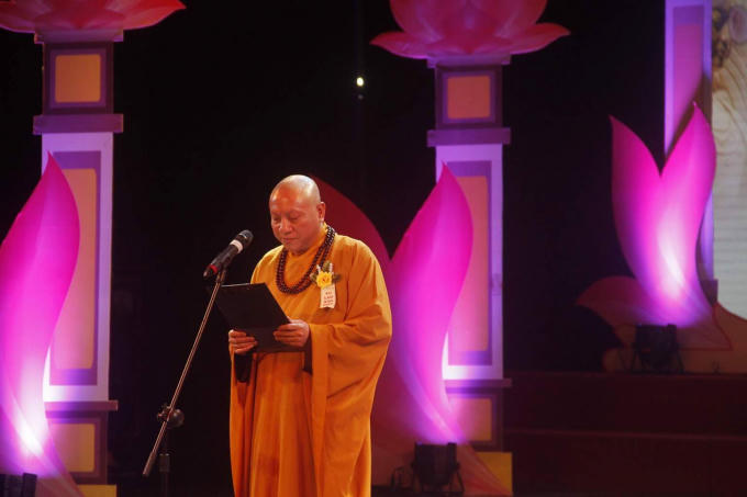 Hòa thượng Thích Gia Quang, Phó Chủ tịch Hội đồng Trị sự, Giáo hội Phật giáo Việt Nam, Trưởng Ban tổ chức chương trình phát biểu tại đại lễ.