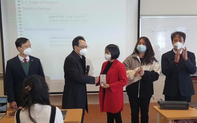 “Tổ chức cho sinh viên trở lại trường học là cần thiết”