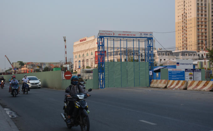 Cầu vượt ngã tư 550 một trong những các công trình phát triển cơ sở hạ tầng giao thông đang được triển khai nhanh chóng.