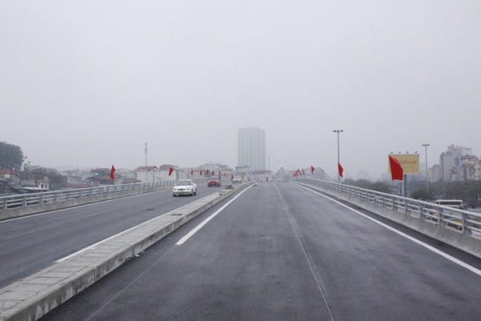 Đoạn cầu&nbsp; giao giữa đường Bưởi với đường Ho&agrave;ng Quốc Việt.