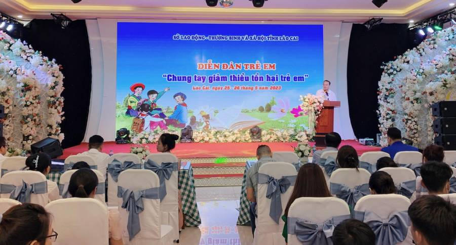 Toàn cảnh diễn đàn.