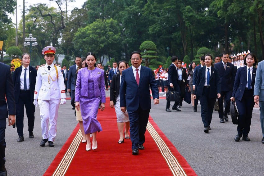 Những nữ sỹ quan tiếp cận trực tiếp tham gia công tác bảo vệ lần này được đào tạo cơ bản, tốt nghiệp loại ưu tú từ các trường trong lực lượng Công an, đã trải qua lớp đào tạo sỹ quan bảo vệ tiếp cận, giỏi về nghiệp vụ, kỹ chiến thuật bảo vệ, rèn luyện bản lĩnh, võ thuật, bắn súng và được thử thách qua nhiều kỳ cuộc bảo vệ các nguyên thủ hàng đầu thế giới Việt Nam như: Tổng thống hợp chủng quốc Hoa Kỳ; Tổng thống Liên bang Nga; Tổng Bí thư, Chủ tịch nước Trung Quốc….