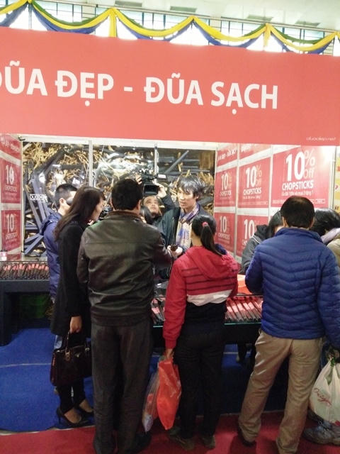 Gian hàng Đũa sạch - Đũa đẹp tại Hội chợ xuân Giảng Võ 2015.