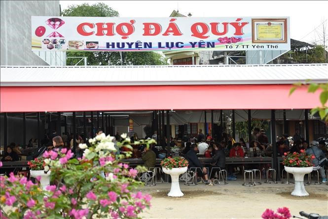 Chợ đá quý Lục Yên – Kinh đô đá quý của Việt Nam