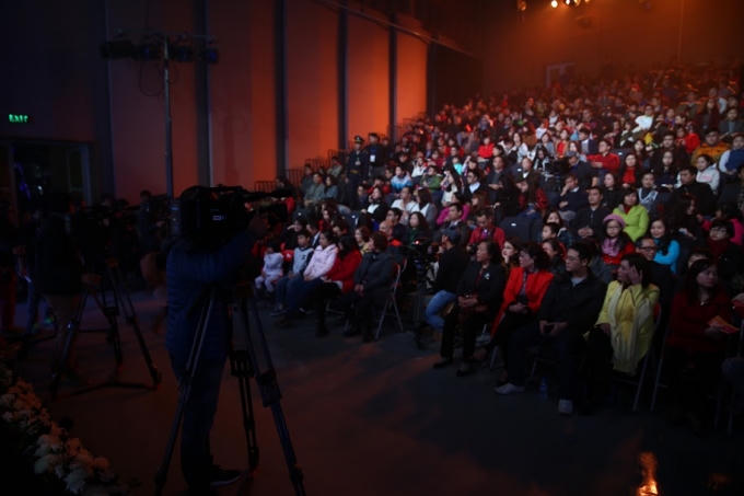 Trường quay của Đài truyền hình Việt Nam chật kín khán giả theo dõi ghi hình Táo Quân 2016