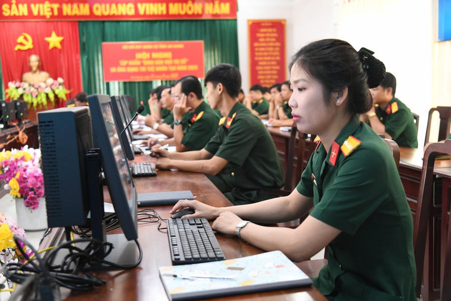 Quang cảnh buổi tập huấn