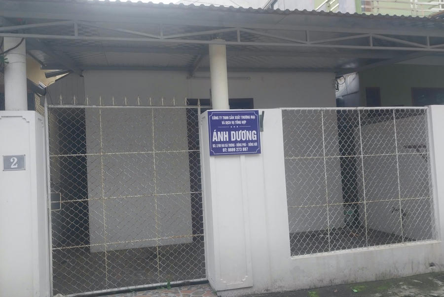 Công ty Ánh Dương (trụ sở đường Hai Bà Trưng, TP Đồng Hới) cửa đóng, then cài trong nhiều tháng