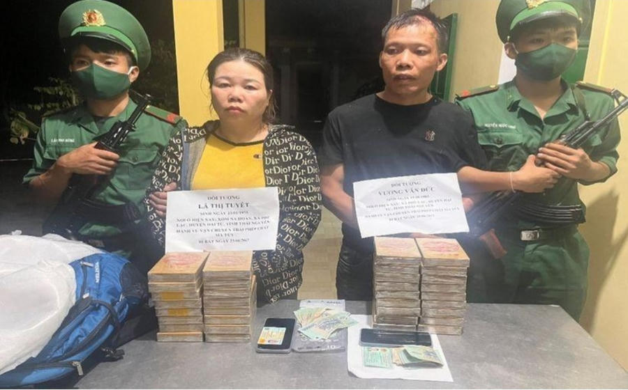 Hai đối tượng cùng tang vật bị bắt giữ tại Đồn Biên phòng Cửa khẩu quốc tế Bờ Y.