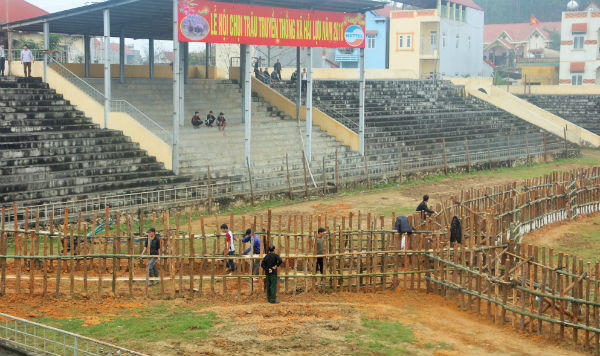 Công tác chuẩn bị cho lễ hội chọi trâu năm 2018 tại xã Hải Lưu.