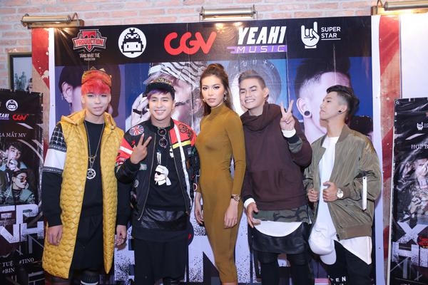 Si&ecirc;u mẫu Minh T&uacute;