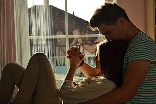 Radio Y&ecirc;u thương Plus số 10: Nhắm mắt lại, anh thấy ai?