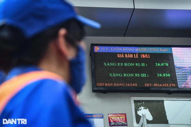 Với lượng xăng dầu nhập khẩu và dự trữ hiện tại, lãnh đạo Bộ Công Thương khẳng định cơ bản đáp ứng đủ nguồn cung xăng dầu trong tháng 3 (Ảnh: Mạnh Quân)