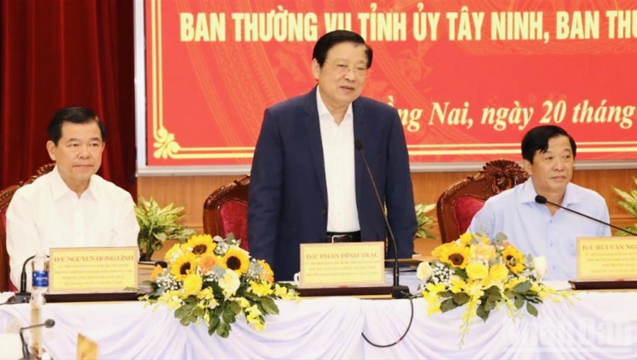 Ông Phan Đình Trạc, Ủy viên Bộ Chính trị, Bí thư Trung ương Đảng, Trưởng Ban Nội chính Trung ương, Trưởng Đoàn kiểm tra phát biểu tại hội nghị