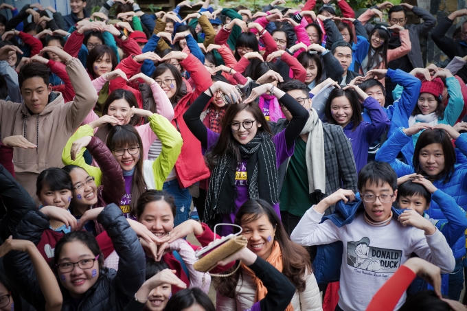 Á hậu Dương Tú Anh xinh đẹp nổi bật như nàng tiên mang mùa Xuân về bản Lác - Mai Châu.