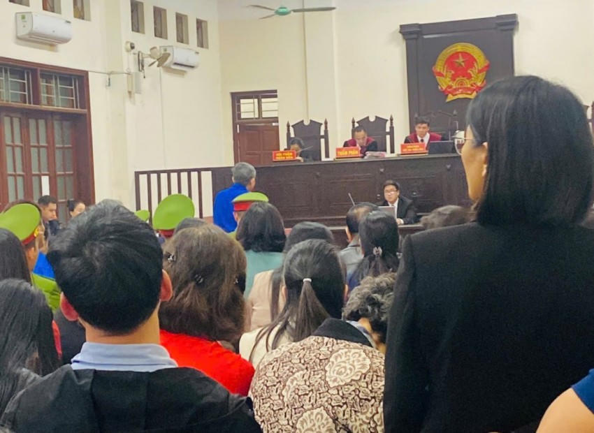 Toàn cảnh phiên toà.