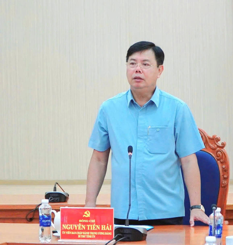 Bí thư Tỉnh ủy An Giang Nguyễn Tiến Hải phát biểu tại buổi làm việc