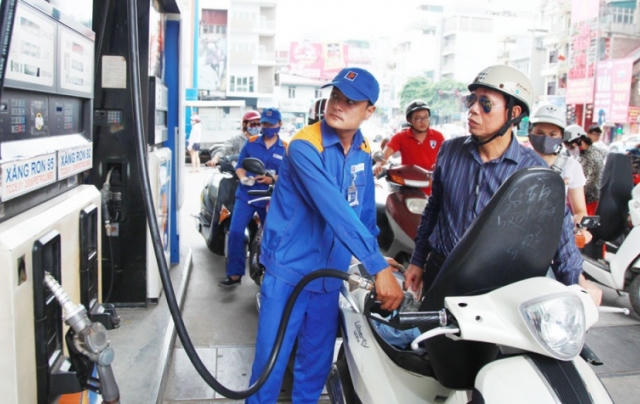 Tin kinh tế 6AM: Giá xăng giảm còn hơn 11 nghìn đồng/lít; Giá vàng tăng cao giữa mùa dịch Covid-19