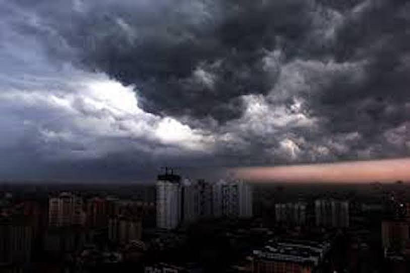Miền Bắc xuất hiện dông lốc, mưa đá, trời chuyển rét sau đợt tăng nhiệt. (Ảnh minh hoạ)