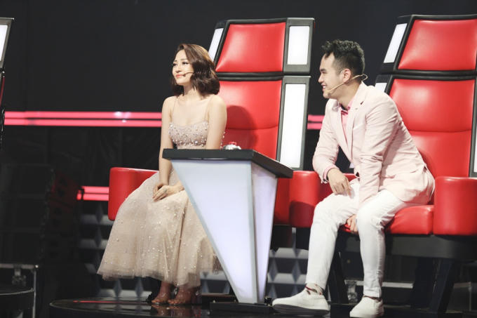 Xuất hiện cô bé dân ca xứ Huế làm