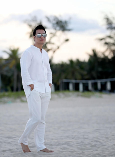 Việt Anh từng ghi dấu cả trong series phim hình sự Chạy án. Anh chia sẻ, thời mới vào nghề chưa có tên tuổi nên cát-xê bèo bọt. Anh phải lái xe taxi để kiếm thêm tiền trang trải cuộc sống. Hiện tại anh có gia tài bề thế và một sự nghiệp nở hoa.