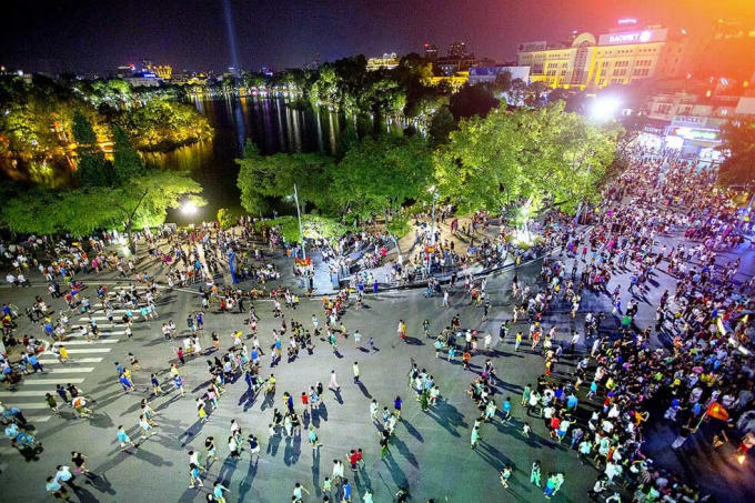 Hà Nội mở lại các tuyến phó đi bộ từ 12/3. (Ảnh: VietnamNet)