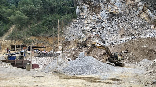 Khu vực khai thác đá trái phép thuộc bản Tong, xã Trung Tiến, huyện Quan Hóa.