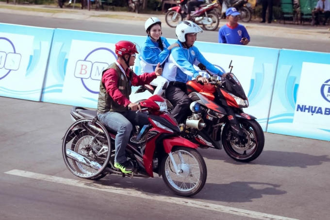 Chuyến thực tế này giúp Lý Nhã Kỳ thấu hiểu sự gian nan, vất vả của các cua - rơ, nhất là các nữ VĐV.