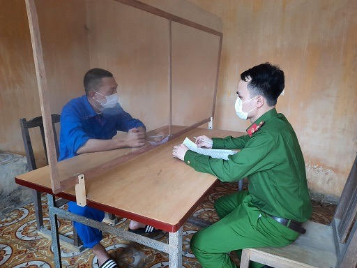 Đối tượng cho vay nặng lãi tại cơ quan điều tra.