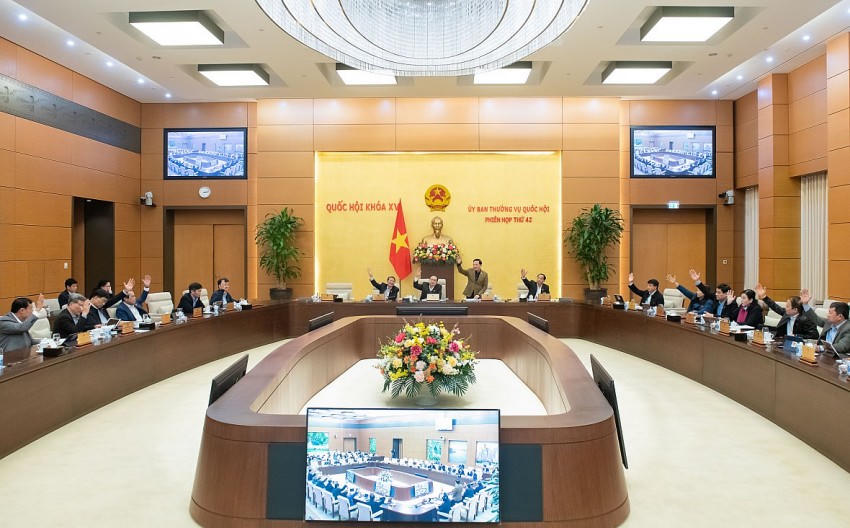 Với 100% thành viên UBTVQH có mặt biểu quyết tán thành, UBTVQH thông qua Nghị quyết phê chuẩn đề nghị của Viện trưởng VKSNDTC về bộ máy làm việc của VKSNDTC.