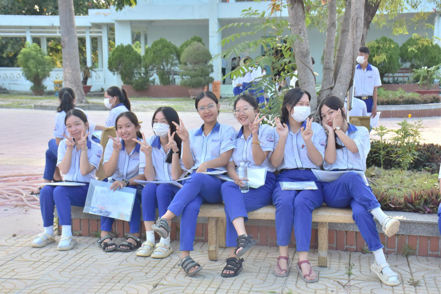 Các thí sinh có tâm trạng khá thoải mái trước khi bước vào phòng thi.