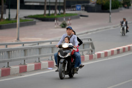 Tại cầu vượt Hoàng Minh Giám.