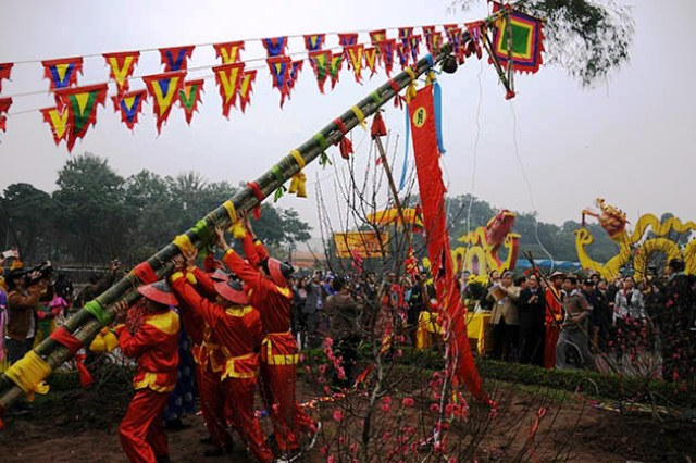 Dựng cây nêu ở Hoàng Thành Thăng Long