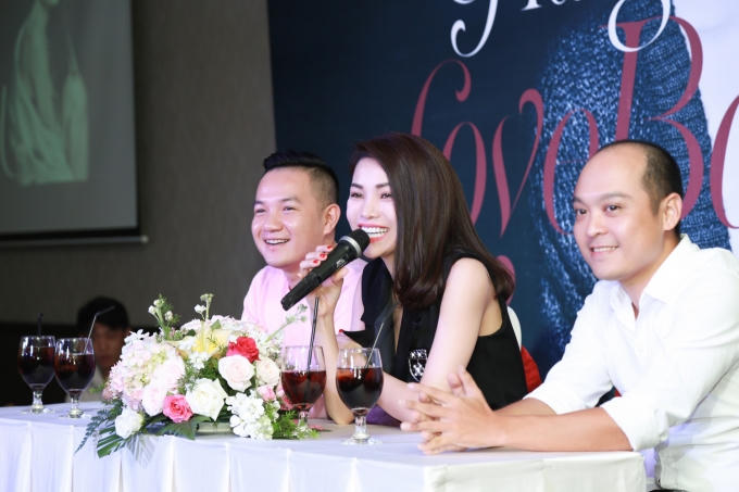 Trà Ngọc Hằng cùng ê- kíp tại buổi họp báo