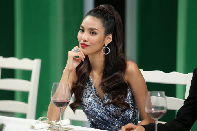 HLV v&agrave; kh&aacute;ch mời