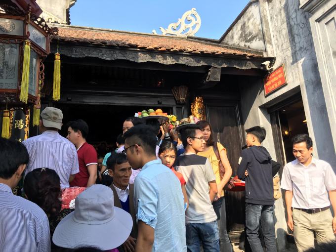 Quảng Ninh: H&agrave;ng triệu du kh&aacute;ch h&agrave;nh hương trong ng&agrave;y nghỉ