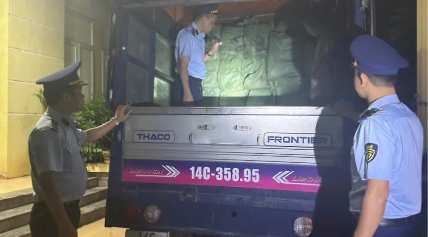 Quảng Ninh: Bắt giữ gần 02 tấn xúc xích không rõ nguồn gốc, xuất xứ