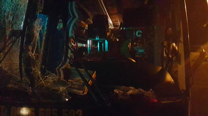 Hiện trường vụ nổ xe giường nằm vung v&atilde;i đồ của h&agrave;nh kh&aacute;ch