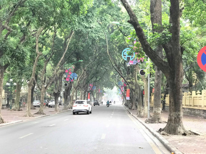 Phố Phan Đình Phùng lúc 9h sáng thật bình yên.