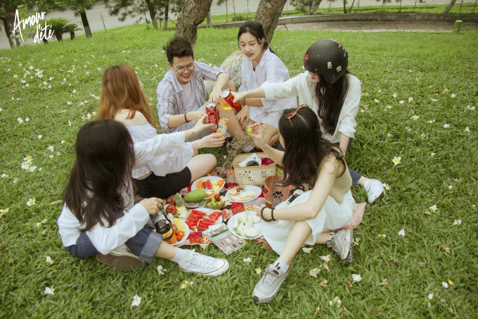 Ký ức thanh xuân ùa về qua bộ ảnh “Những mùa hè ở lại” của sinh viên trường Báo