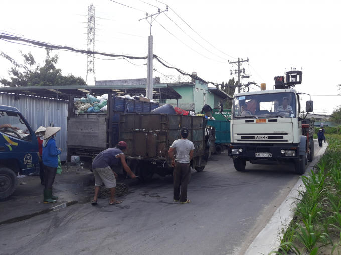 Người dân nhiều lần kiến nghị cơ quan chức năng có biện pháp di dời nhưng không được giải quyết.