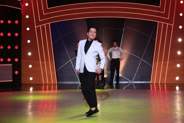 Trường Giang tạo dáng khó đỡ.