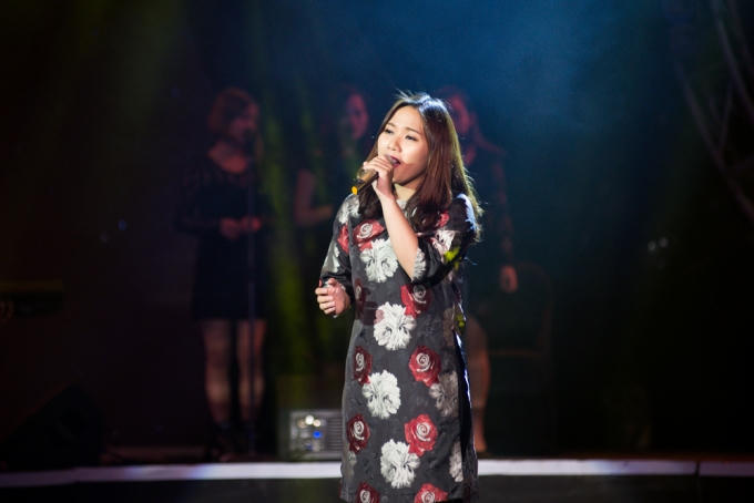 Thùy Chi trong sáng với