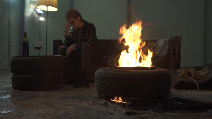 "Lỗi tại mưa", kể lại câu chuyện tình buồn, da diết yêu thương nhưng cũng đầy nước mắt của chính cô.